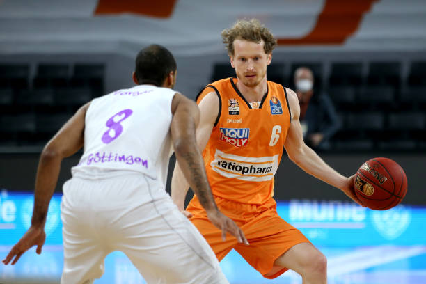 他以工体震 他以工体震